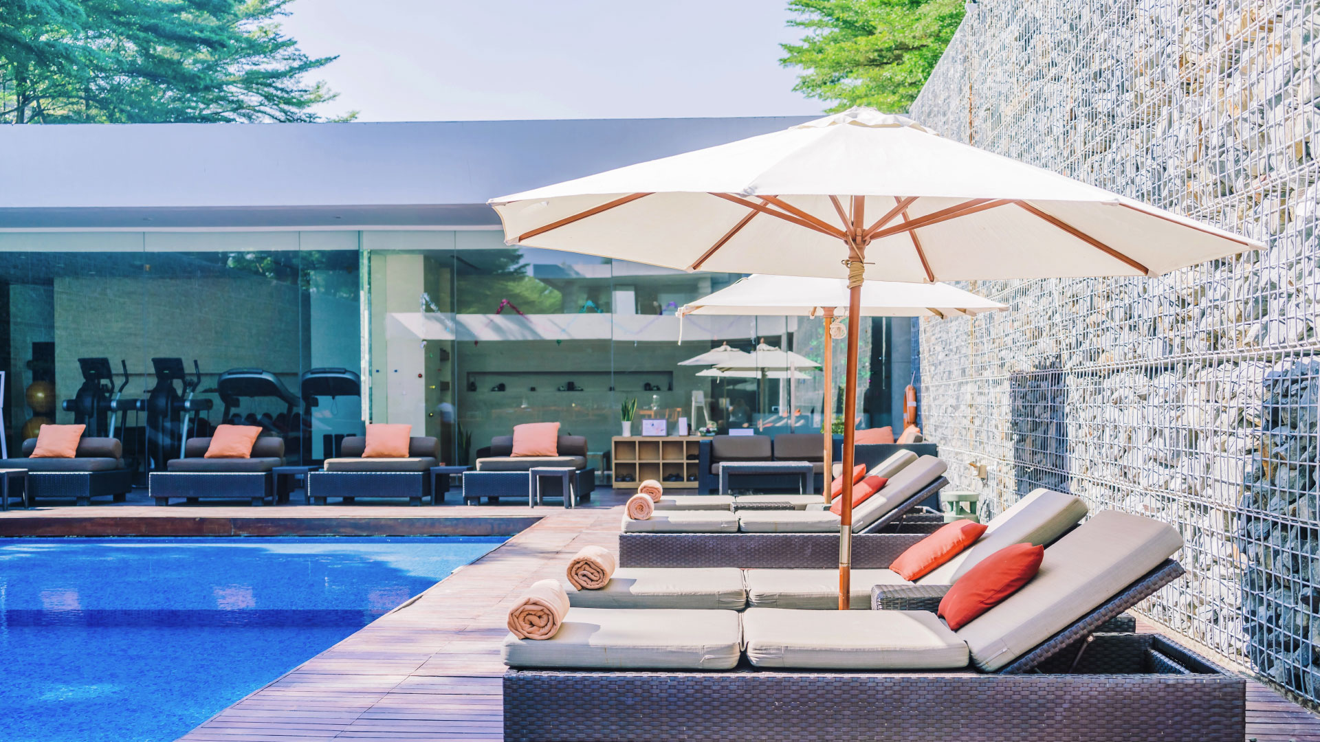 pool hotel
